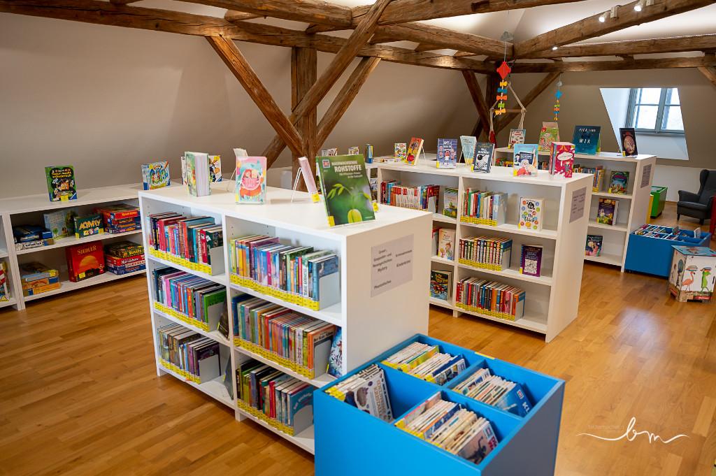 Innenansicht der Bücherei Hornstein