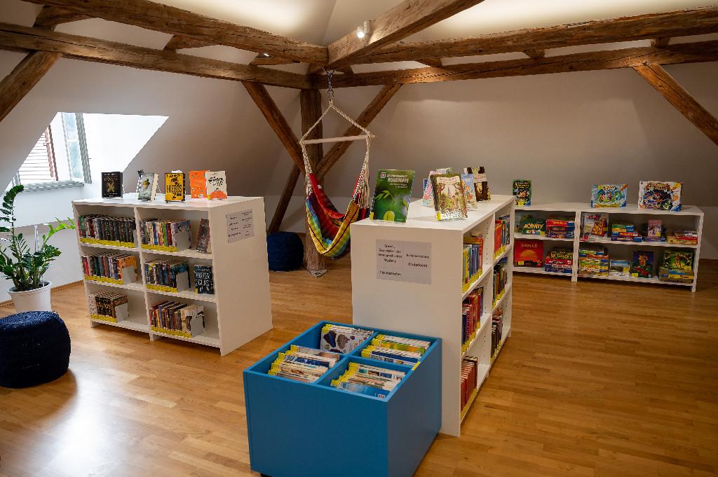 Innenansicht der Bücherei Hornstein