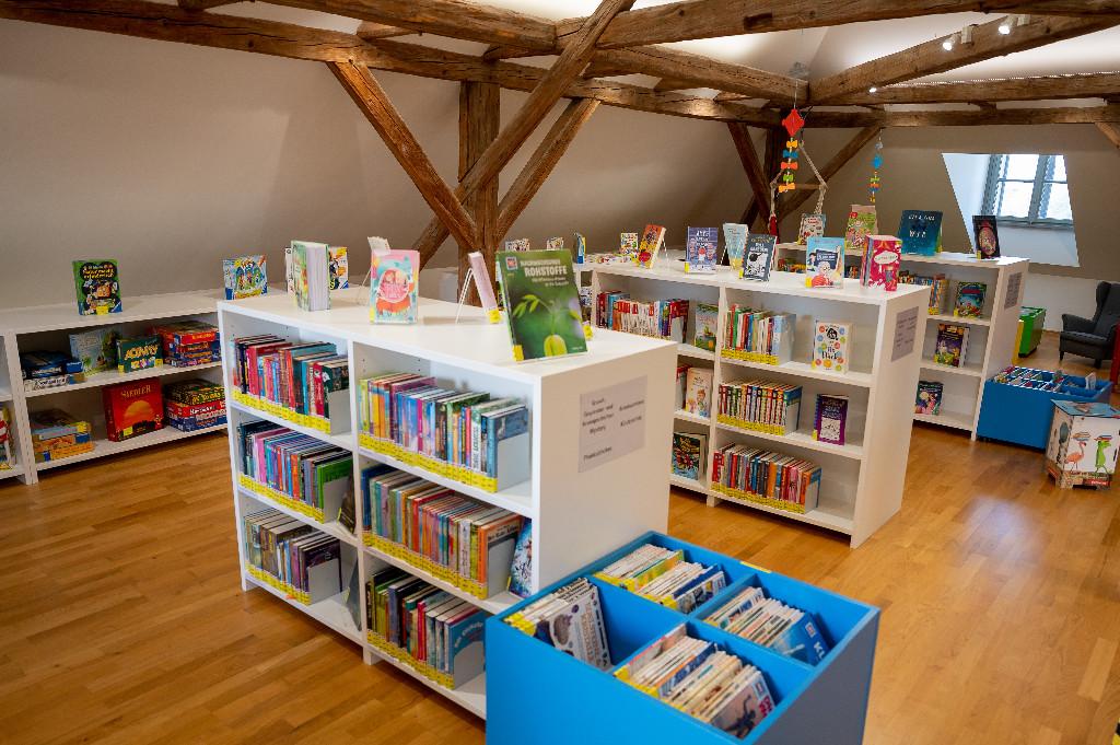 Innenansicht der Bücherei Hornstein