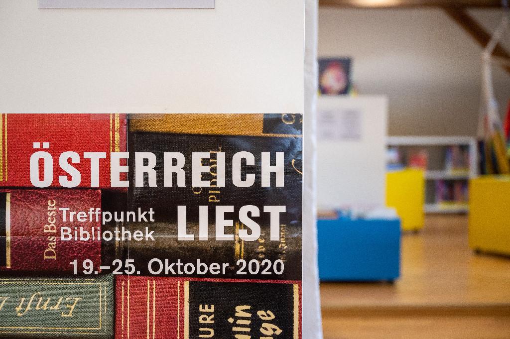Innenansicht der Bücherei Hornstein