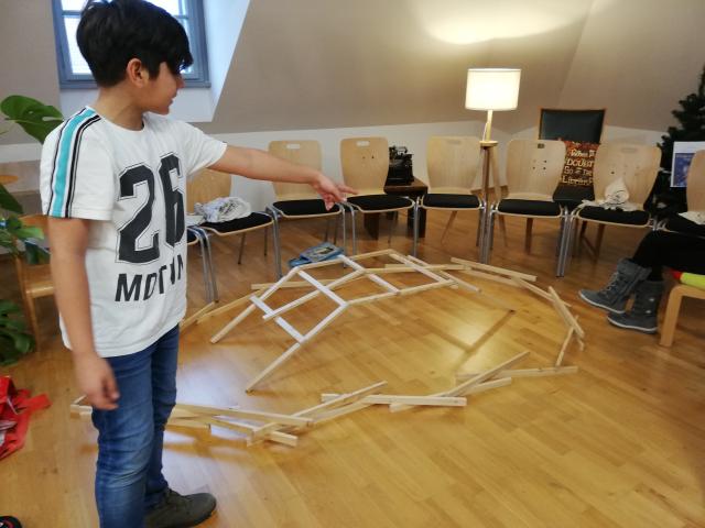 Kinder der Volksschule Hornstein in der Bücherei