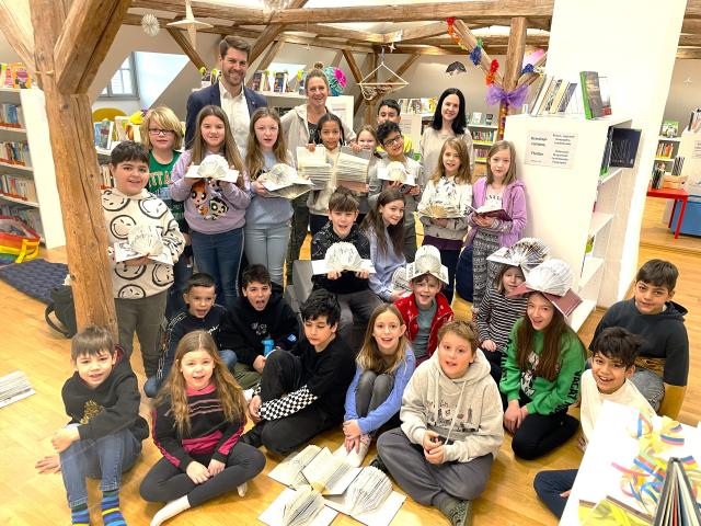 Lesenacht der Volksschule in der Bücherei Hornstein