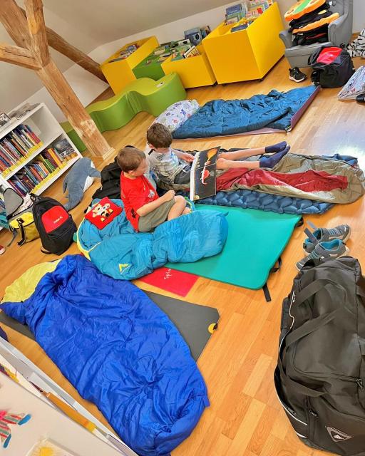 Lesenacht der Volksschule in der Bücherei Hornstein